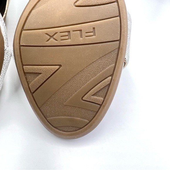 Life Stride Womens Size 9 Silver White Open Toe Dress Sandals Heels Shoes - Picture 9 of 12